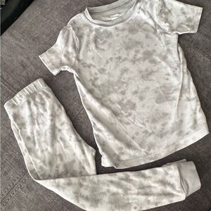 Wonder Nation Gray Pajama Set Soft and Comfortable